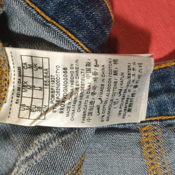 Guess Denim Jean Vest, 2 pockets, Button Front, Triangle Red Patch, Size Med - Picture 6 of 7